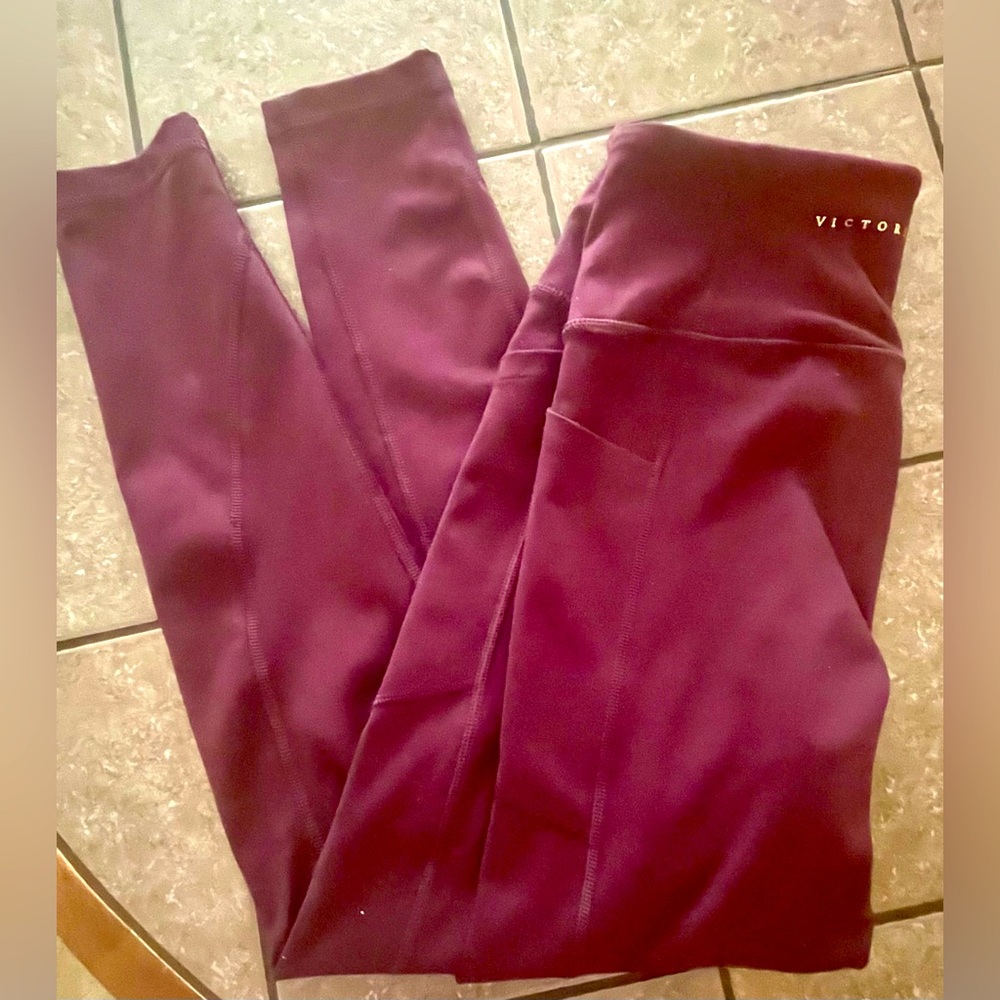 Victoria’s Secret Performance Leggings with Pockets NWOT